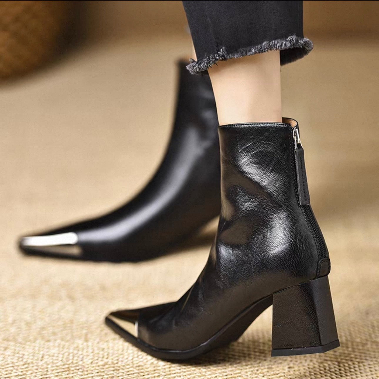 Black genuine leather metal cap-toe ankle boot — product parameter sheet